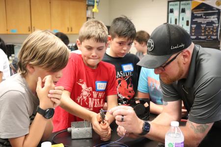 Students learn about electrical circuts